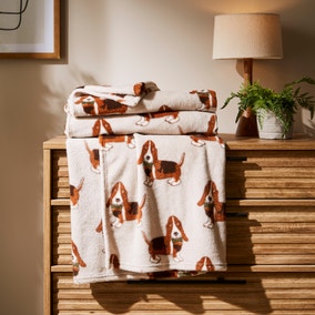Humphrey the Basset Hound Throw